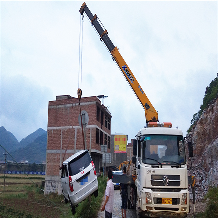 文山道路交通事故救援吊装案例